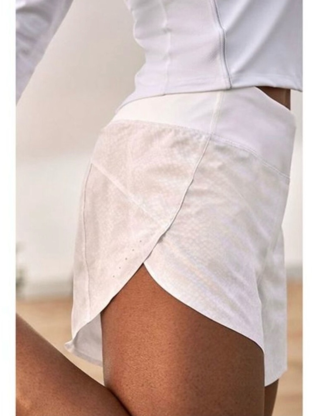Athleta White and Blush Run With It 3" Short
